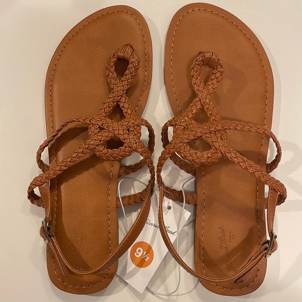 NWT Universal Thread size 9.5 cognac sandals
